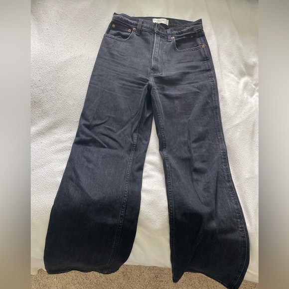Abercrombie & Fitch 90s Relaxed Jean Ultra High Rise- Black. Size 26/2 short - Picture 5 of 6